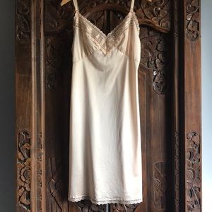 Vtg Champagne Nude Slippery Nylon Full Slip
